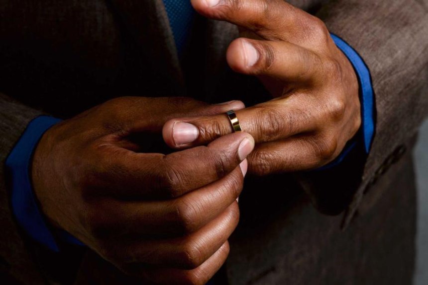 How a Wedding Ring Exposed a Married Cheater